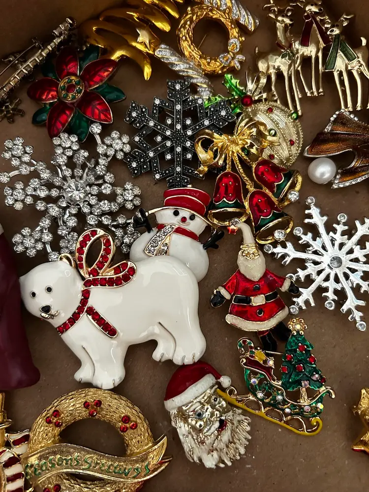 Christmas Brooches & More!
