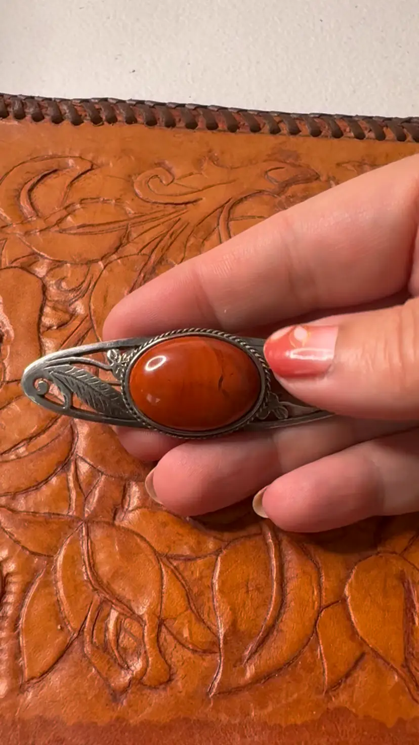 Vintage Large Oval Rust Colored Stone & Leaves Silver Tone Brooch