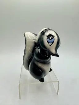 AMERICAN POTTERY CO. for WALT DISNEY-BAMBI'S FLOWER/SKUNK FIGURINE Vintage 1946