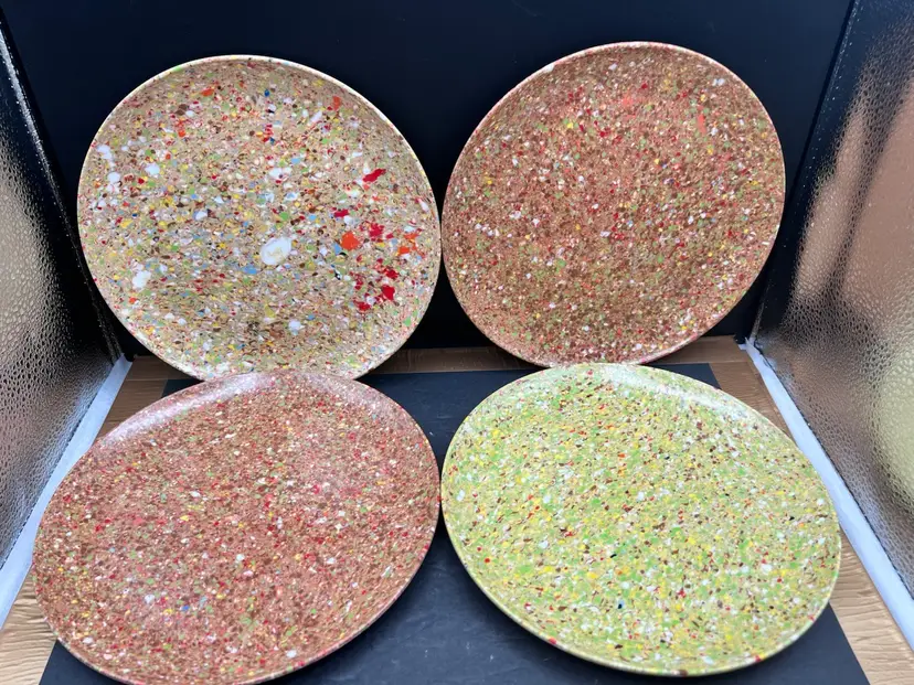 #1002-03B Vintage Speckled Melamine Plate Redish Brown 9” in diameter - Vintage Speckled Melamine Plate 
3 Color Choices, 2 In Redish Brown, 1 Tan, And 1 Pale Yellow. 
Each Has A Unique Pattern And Multicolor Spots
9” in diameter