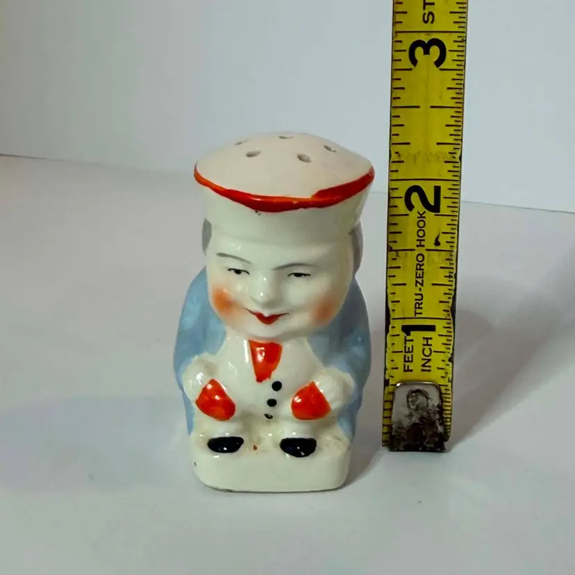 Vintage Ceramic "Toby Jug" style Colonial Men Salt and Pepper Shakers