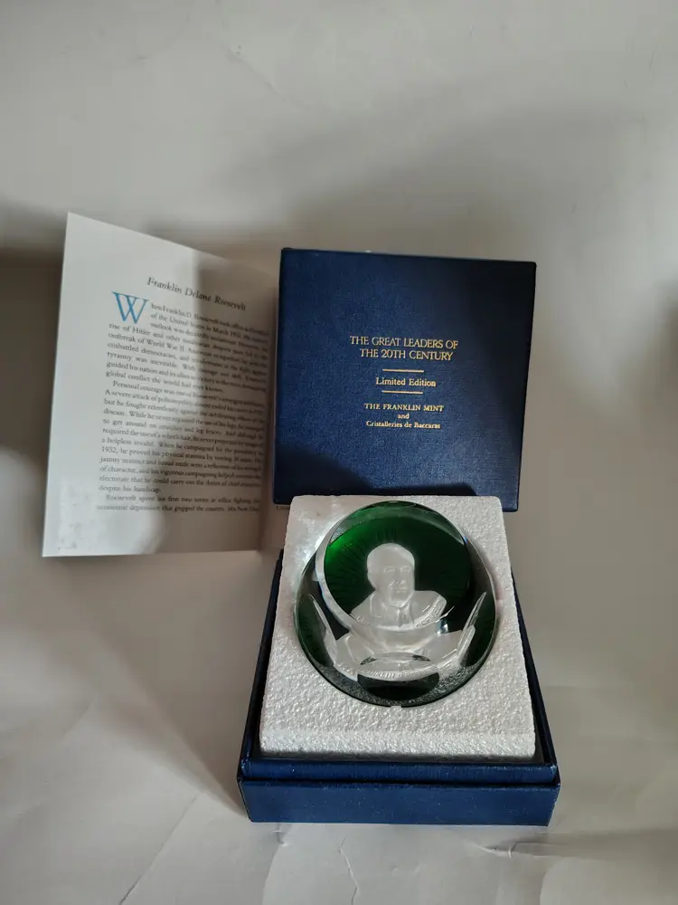 Vintage Baccarat for Franklin Mint Sulfide Cameo Paperweight FDR, Franklin Delano Roosevelt, c1979