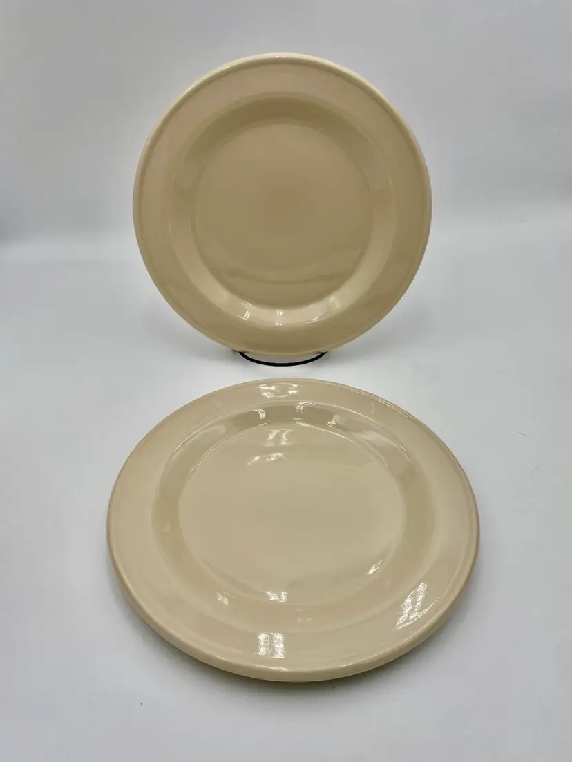 Pair - Workshop of Gerald Henn Round Dinner Plates, 10", WGH3, Beige (Ivory)