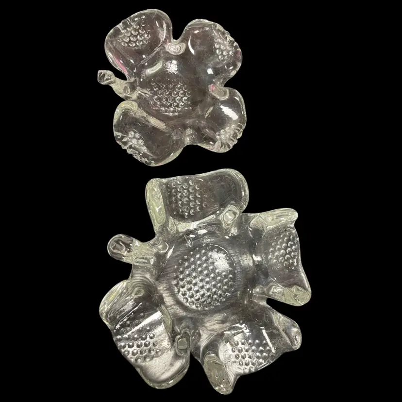 VINTAGE DEPRESSION GLASS 2 SHAMROCK SHAPE TRINKET DISHES/ASHTRAYS HAVE DIMPLE HOBNAIL