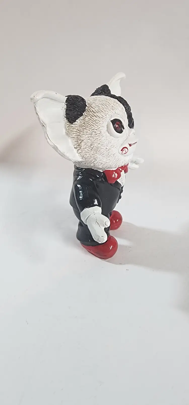 Saw Puppet Horror Mogwai Gremlin Gizmo Resin Figure monster mash up Weird Halloween Decoration