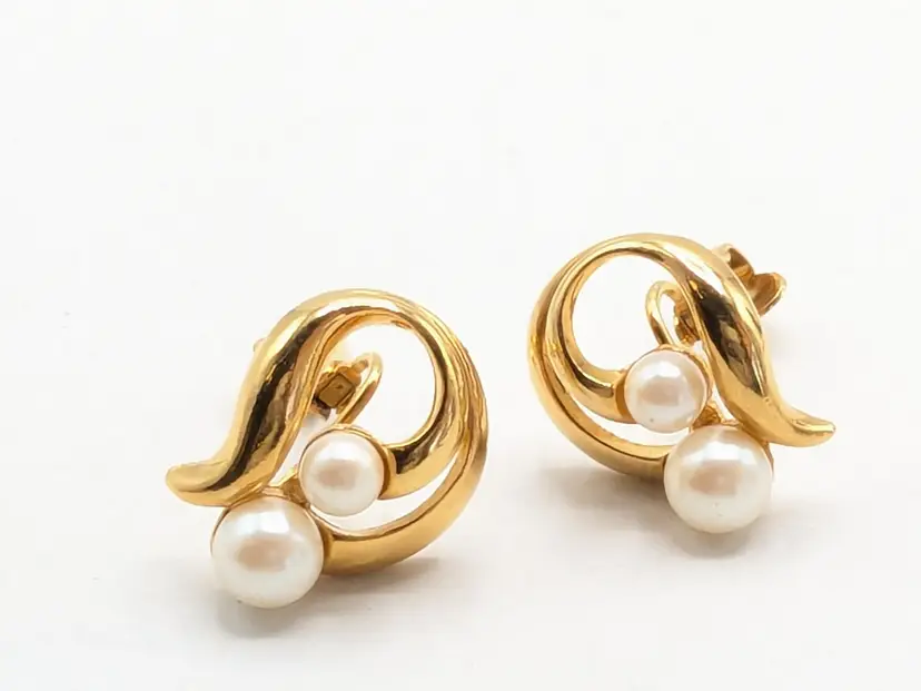 Vintage Avon Gold Tone Faux Pearl Clip On Earrings