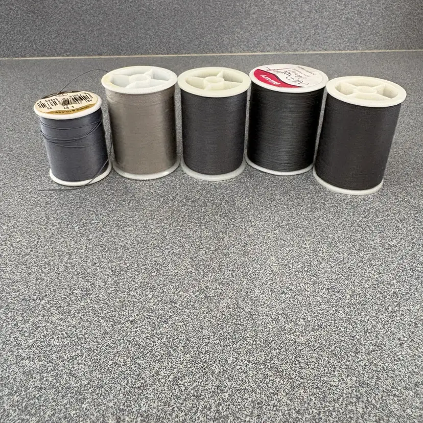 Thread - Med - Grey