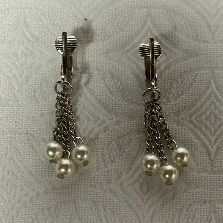 Vintage Silver Tone Chain With Faux Pearl Dangle Clip Earrings