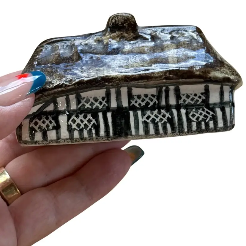 Tey Pottery or Wade in England Cottage