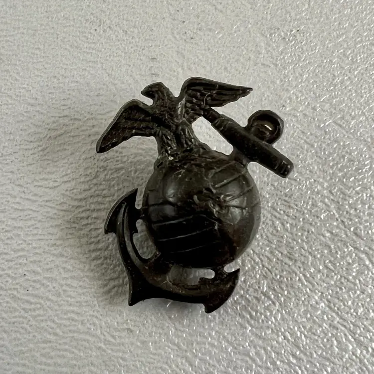 Vintage USMC US Marines Military Pin Screw Back Globe Eagle Anchor 1"