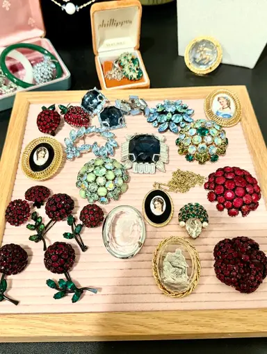 Brooches & More! 