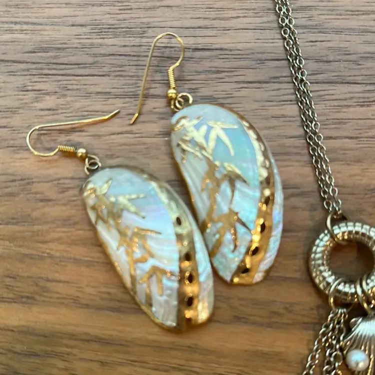 Lot Of 3 see Moteef shell necklace earrings, and sterling pink beaded bracelet