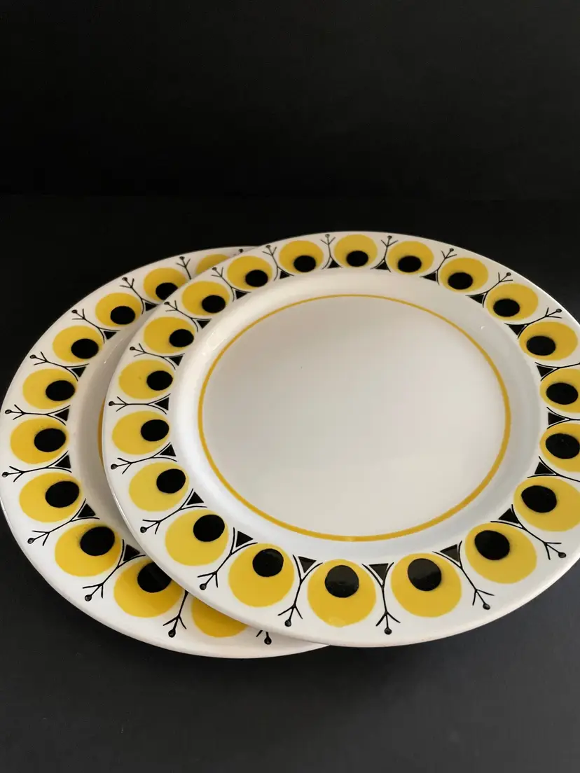 Mikasa Mediterrania "Golden Bell" Small Stoneware Plates (Set of 2)