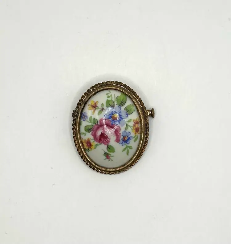 Vintage Limoges France Porcelain Brooch 
1.25”x 1.5”