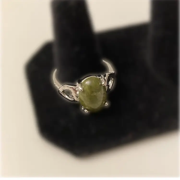 Vintage Silver Ring With Heart Design and Chalcedony Stone Size 10 1/4