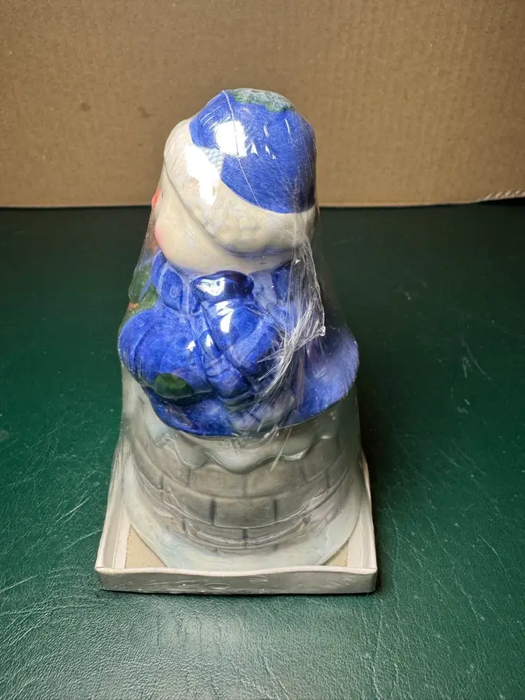 Vintage Snowman And Igloo Nesting Salt and Pepper Shaker Set.  New in Pkg  2.5”