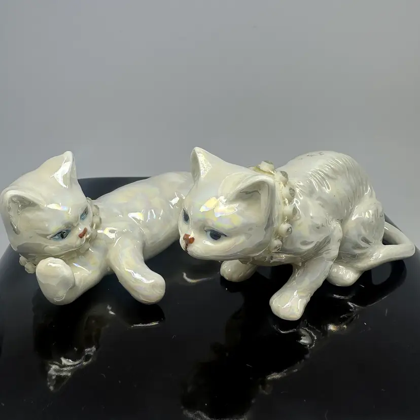 Enesco R.O.C White Ceramic Iridescent Cats Diamond Style Collars Set/2