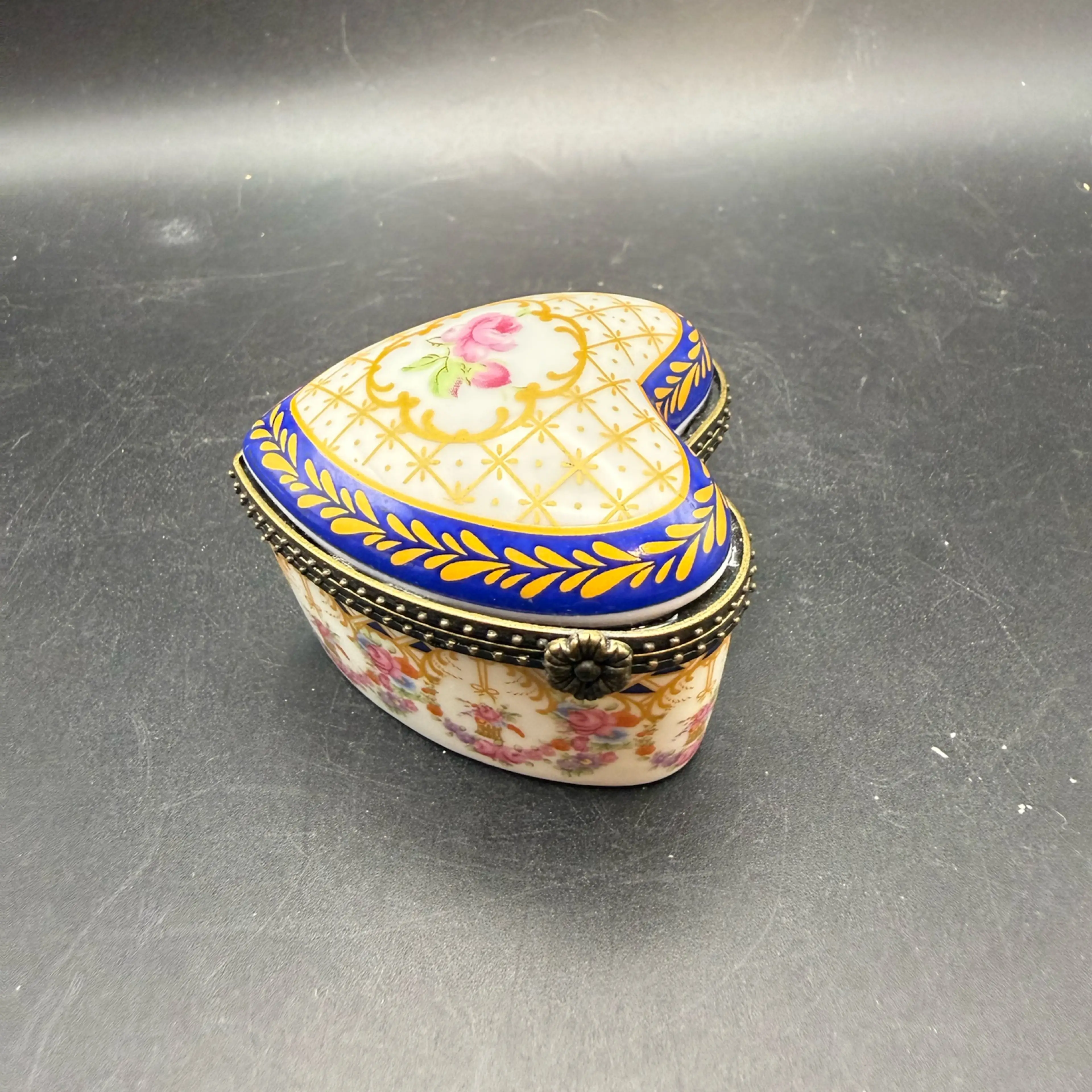 Image 2 of 6