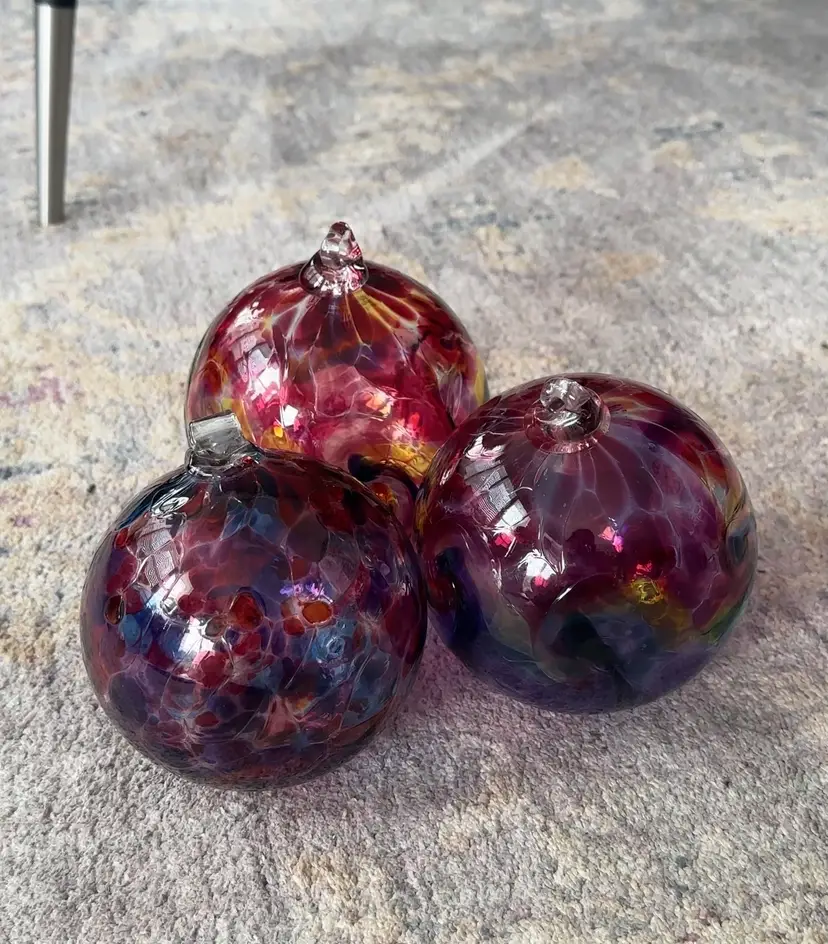 Beautiful 3Pc Hand blown Art Glass Christmas, Sun Catcher, Witch, Yule Ball 4”