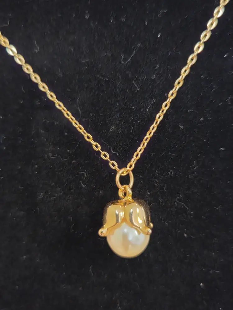 Pre-owned Gold Tone 18" Necklace with Faux Pearl Pendant.