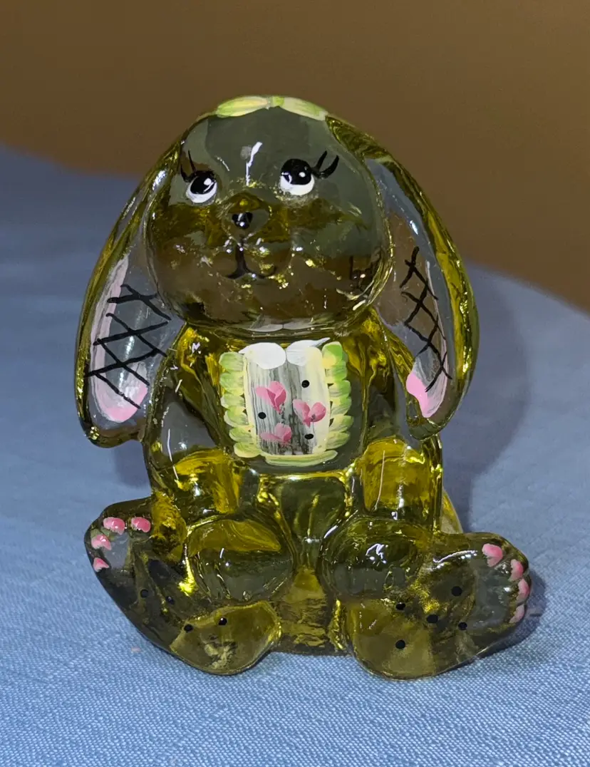 Fenton Buttercup Lop Eared Bunny hand-painted 3.5 inches artist-signed sticker