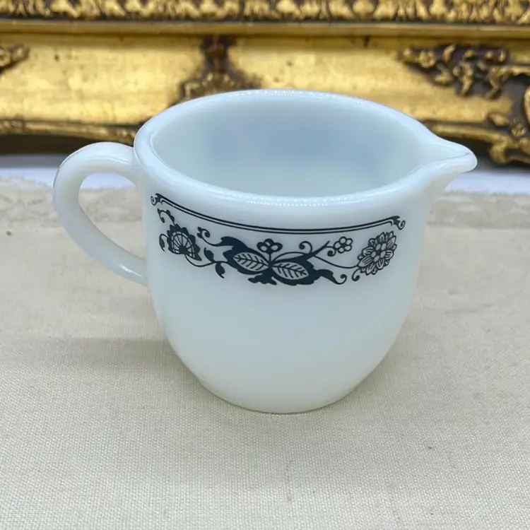 Vtg Pyrex Blue And White Creamer