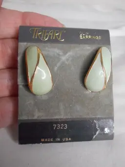 NIB Vintage Green gold enamel Crown Trifari drop clip on earrings 1980s costume