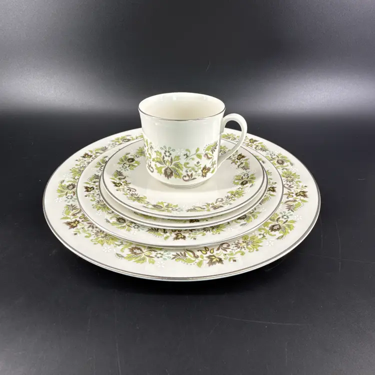 Royal Doulton Vanity Fair 22-Piece Translucent China Set Vintage TC-1043