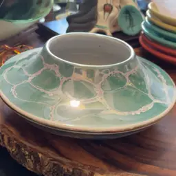 Made In Italy Green And White Iridescent Ichibana Vase With Metal Flower Frog