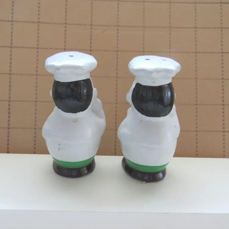 Vtg Chefs Salt and Pepper Shaker Set