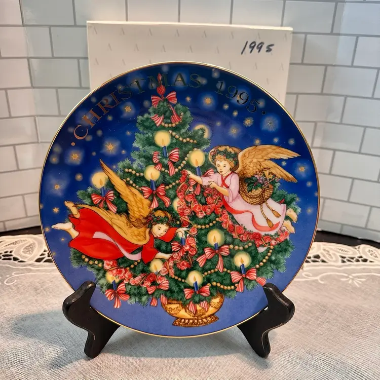 VINTAGE AVON CHRISTMAS PLATES 1995 1996 1997 Lot of 3 Plates