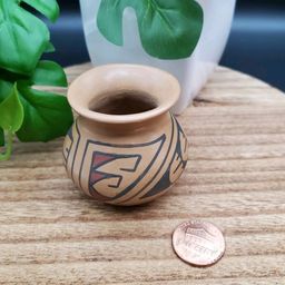 Vintage Mata Ortiz Hand Painted Mexican Pottery Mini Pot Signed Manuela Olivas 2"