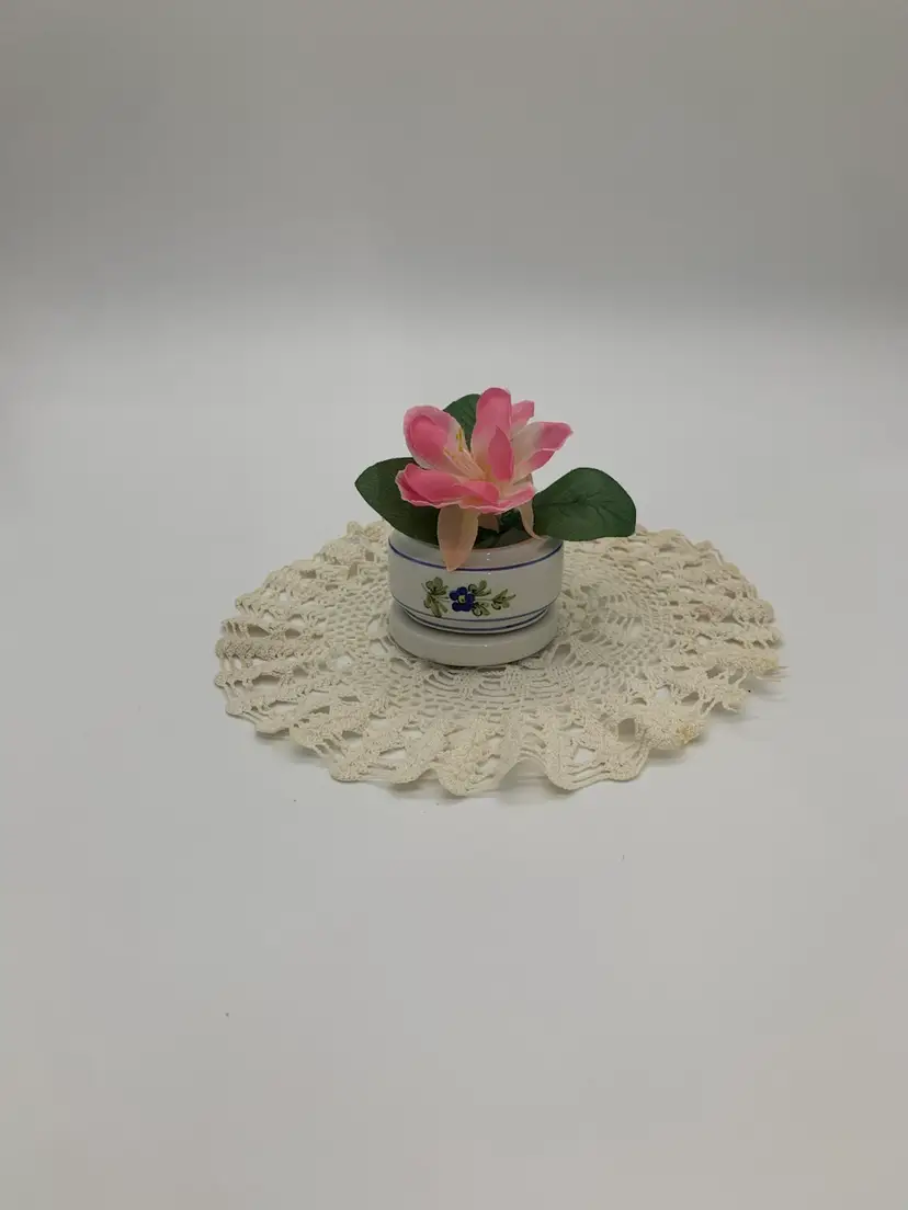 Vtg. Signed P.T. NOVE PROF. PETUCCO & TOLIO Trinket Pill Box  Floral Motifs S.W