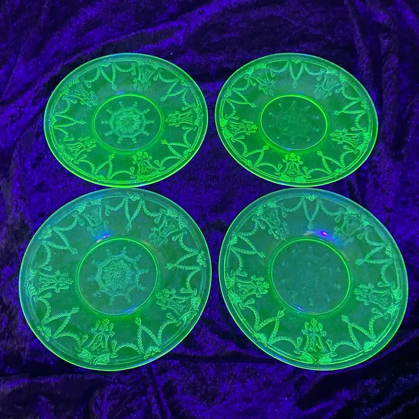 4 Vintage Anchor Hocking Cameo Green Uranium 6" Bread & Butter/Saucer Plates