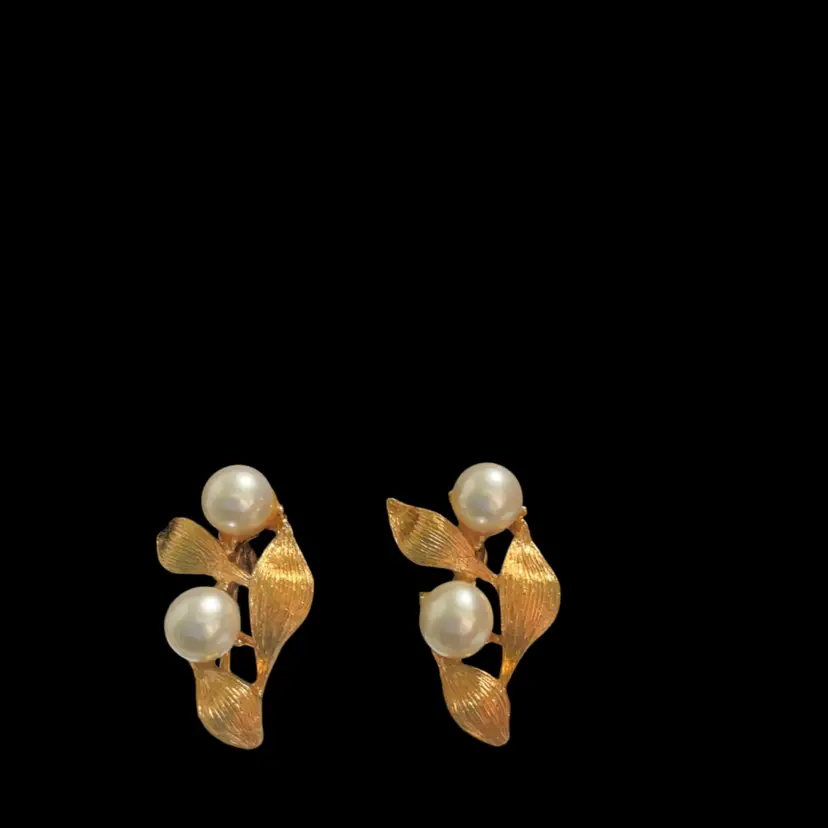 23. Vintage Goldtone Napier Clip On Earrings. Beautiful Textured Leaves And Faux Pearls.