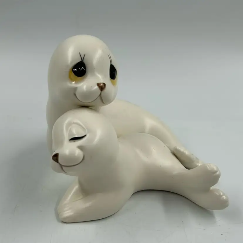 Vintage White Sea Lion Couple Or Momma And Baby Snuggling By Oxford Made In Mexico 3.75” Tall