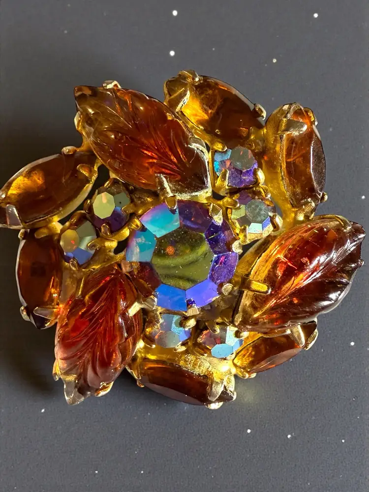 Vintage Sparkling Gold Tone Topaz Molded Leaf & Aurora Borealis AB Clip-On Earrings 1” Diameter