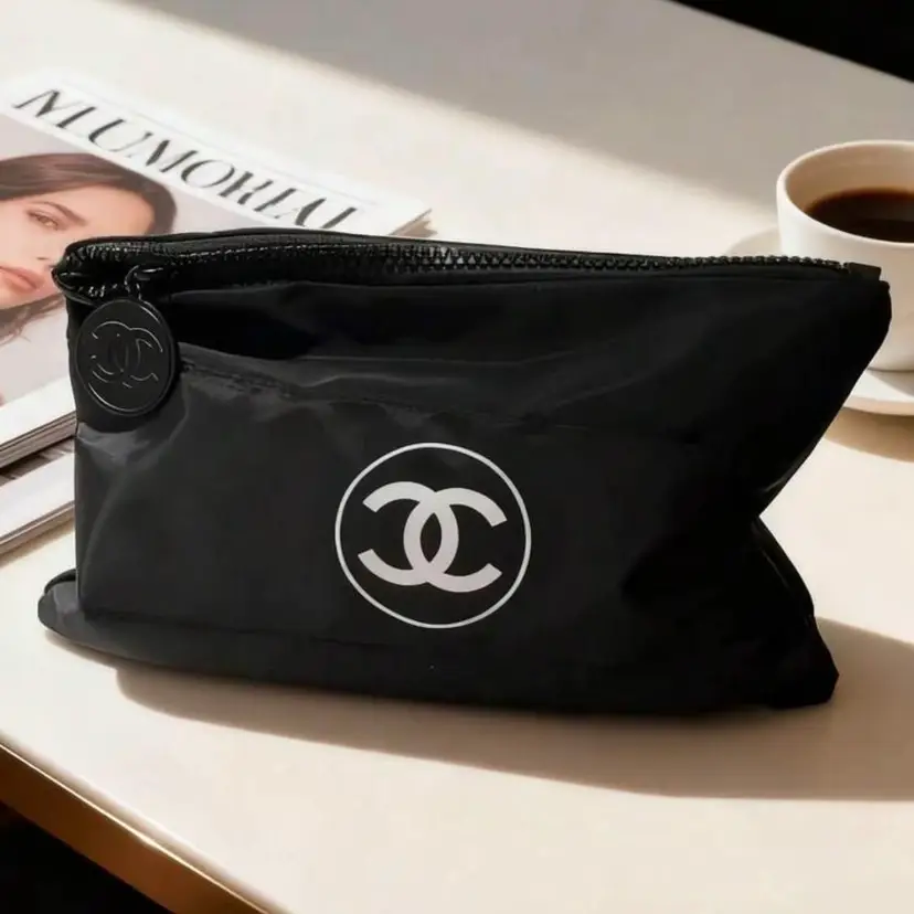 GWP/VIP Chanel Beauté iPad/Make Up Pouch