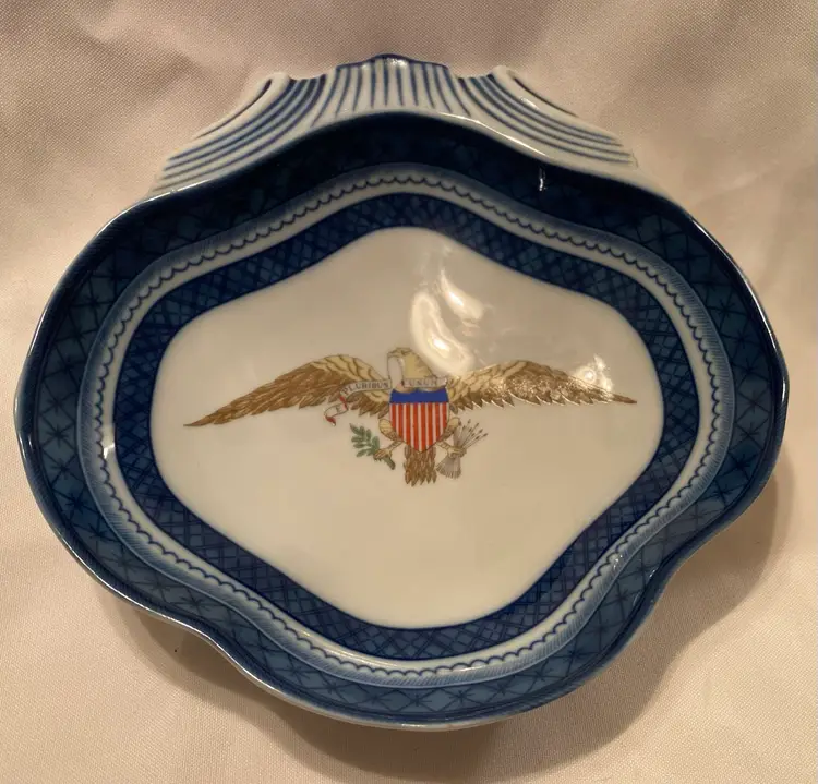 Mottahedeh E Pluribus Unum Diplomatic Eagle Scalloped Dish
