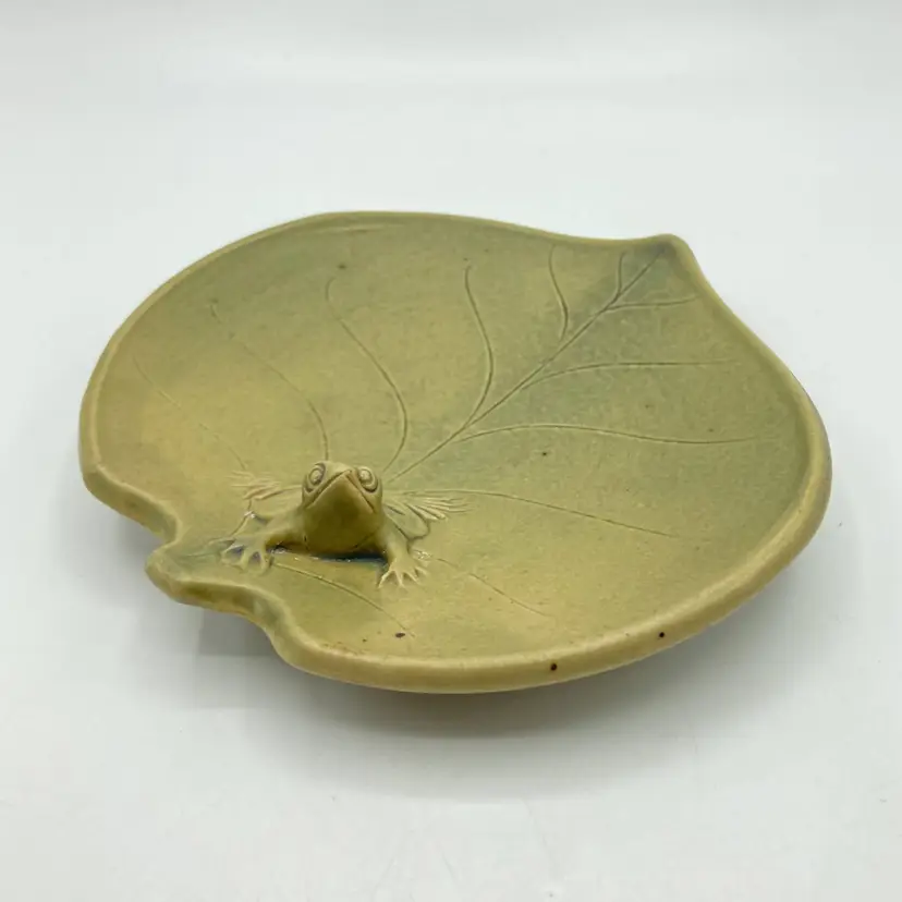 Ceramic Pottery Frog on Lily Pad Leaf Dish Trinket Soap Matte Green Glaze 5.5"