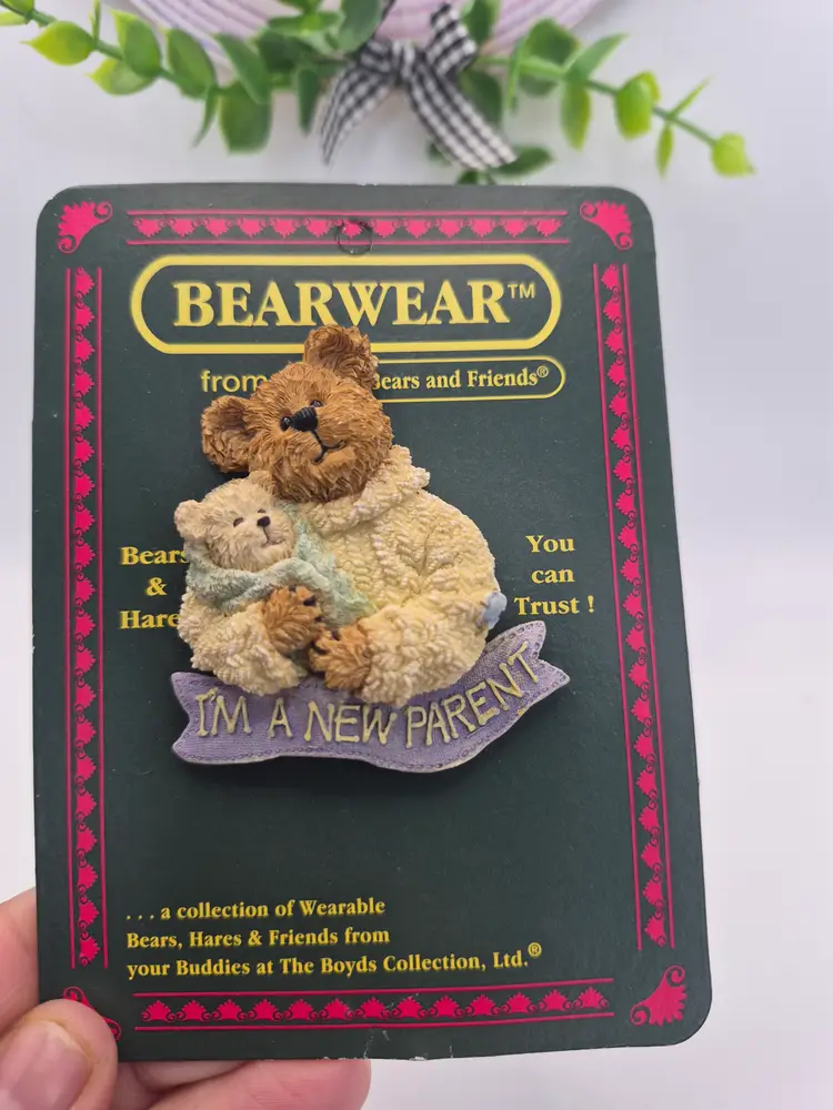 Boyds Bears " New Parent Brooch" On Card