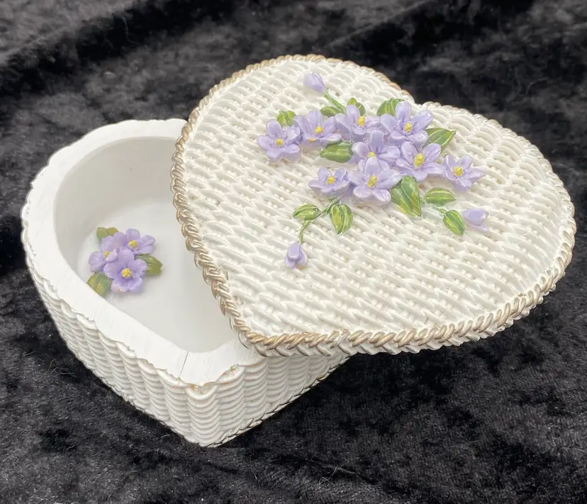 Vtg. Dezine Heart-shaped Trinket Box, Basketweave, Hand-Painted, Forget-Me-Nots