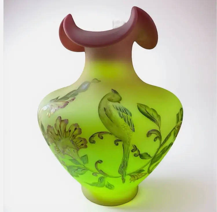 Fenton Queen’s Bird Vase Limited Edition #133/1350 Hand Painted by Tammy Watson