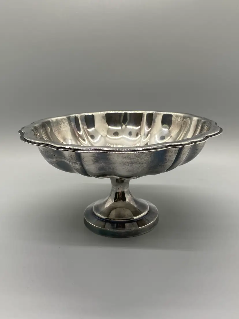Wm A Rogers Silverplate Scallop Edge Pedestal Candy Nut Trinket Dish