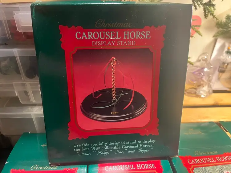 5 Pc 1989 Carousel Horse Display With 4 Carousel Horses Brand New