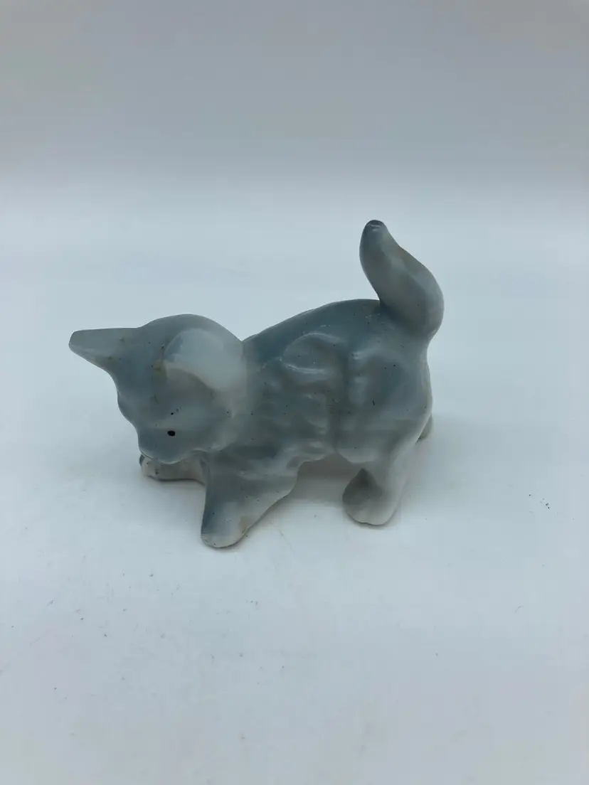Vintage 1940s Miniature Ceramic Blue Cat Figurine Japan 1.5" x 2"