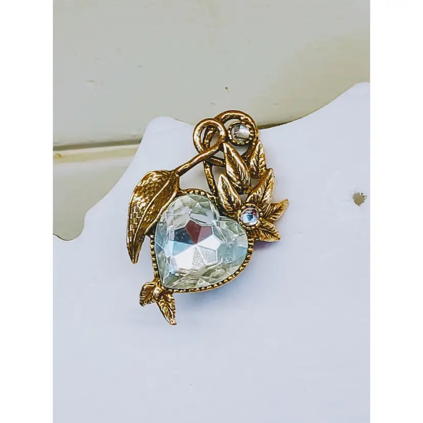 BRASS LUCITE HEART BROOCH PIN