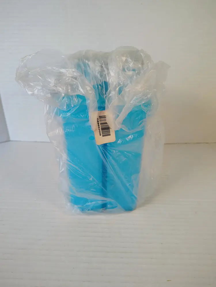 Tupperware Pick a Delly Pickle Keeper #1332 Aqua Blue/Teal