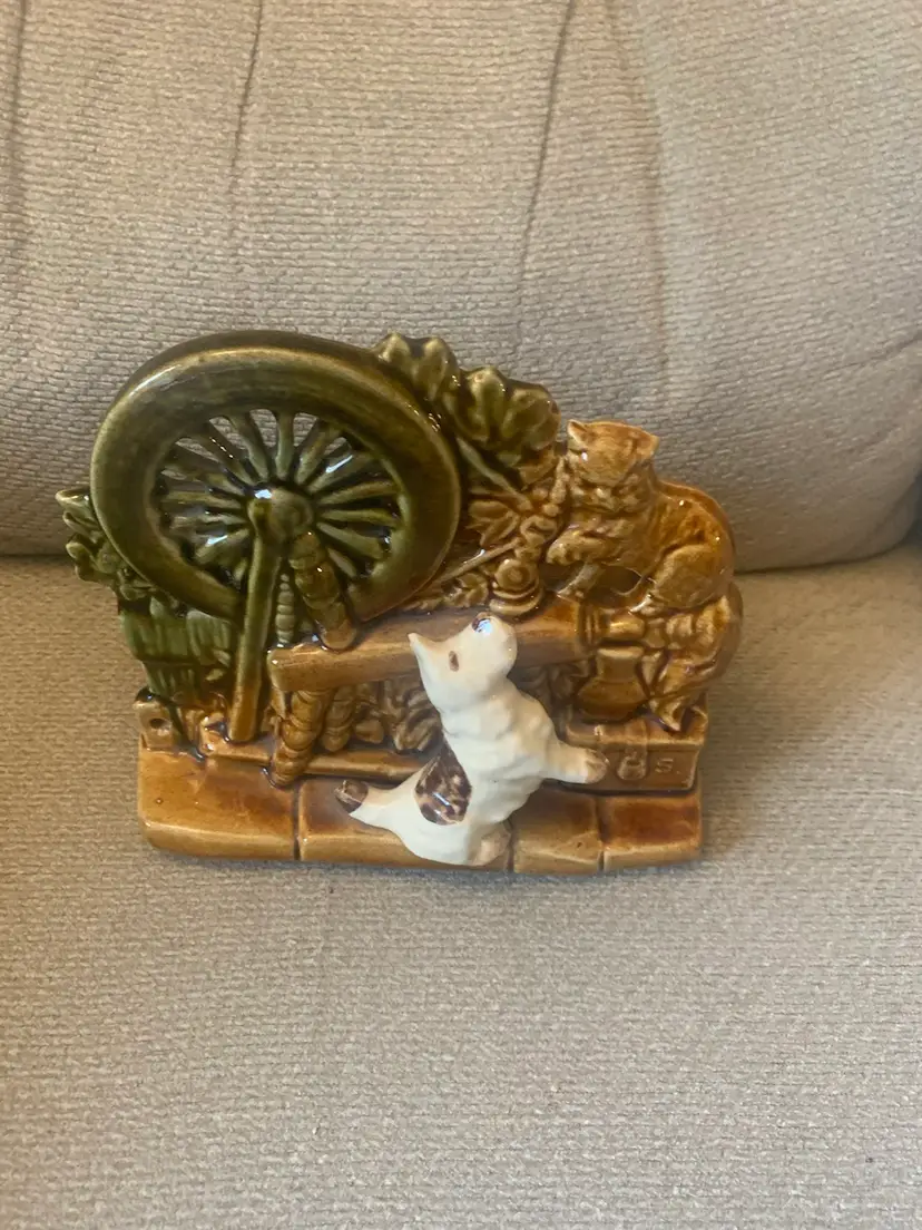 McCoy Waterwheel Dog Planter