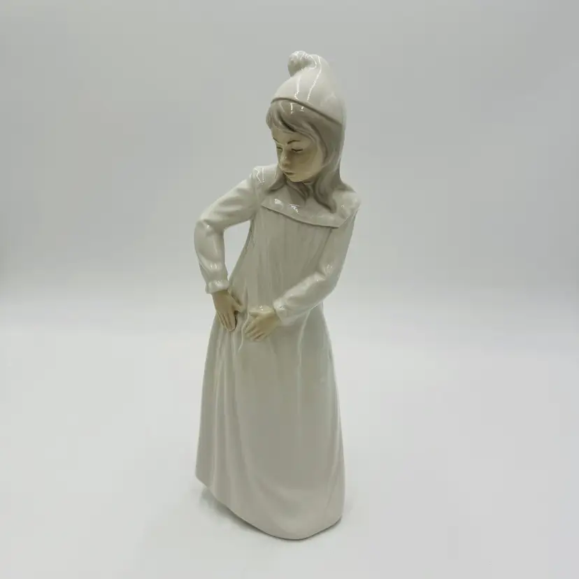 Nao By Lladro Spain Girl with Torn Nightgown Figurine Glossy 11.5in Vintage 